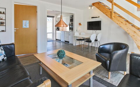 Mahena - 2.3Km from the Sea: Chalet, Domicile, Maison, Toit, Porche, Biens, Siding, Batiments Jardin, Ferme, Cour