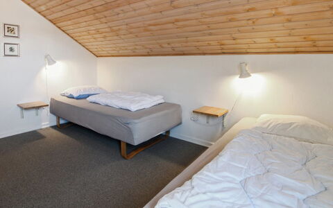 Mahena - 2.3Km from the Sea: Mur, Chambre, Lit, Design Intérieur, Sol, Bois, Sol, Plafond, Drap De Lit, Literie