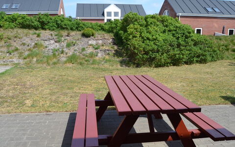 Mahena - 2.3Km from the Sea: Extérieur Banc, Table De Pique-Nique, Mobilier De Jardin, Tableau De Plein Air, Meubles, Dur, Banc, Planche, Tache De Bois