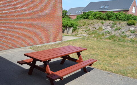 Mahena - 2.3Km from the Sea: Extérieur Banc, Mobilier De Jardin, Meubles, Table De Pique-Nique, Tableau De Plein Air, Dur, Banc, Tache De Bois, Planche