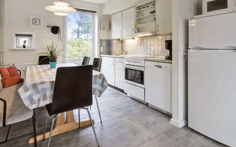 Tinna - 2.3Km from the Sea: Bâtiment, Maison, Fenêtre, Domicile, Toit, Zone Résidentielle, Arbuste, Chalet, Lot Terre