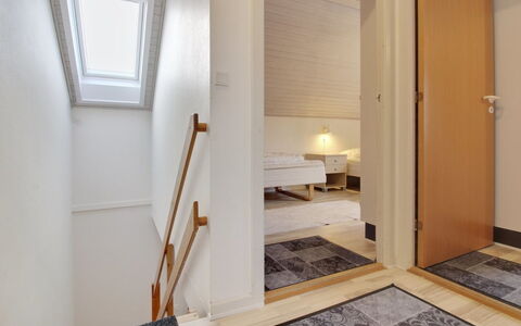Tinna - 2.3Km from the Sea: Bâtiment, Maison, Fenêtre, Domicile, Toit, Zone Résidentielle, Arbuste, Chalet, Lot Terre