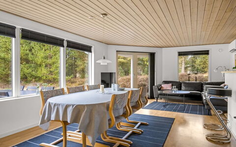 Micke - 3.2Km from the Sea: Sol, Plafond, Piscine, Recours, Conception, Chaise, Daylighting, Hôtel, Villa, Appartement Penthouse