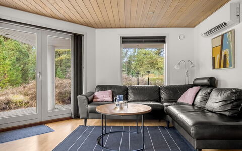 Micke - 3.2Km from the Sea: Sol, Plafond, Piscine, Recours, Conception, Chaise, Daylighting, Hôtel, Villa, Appartement Penthouse