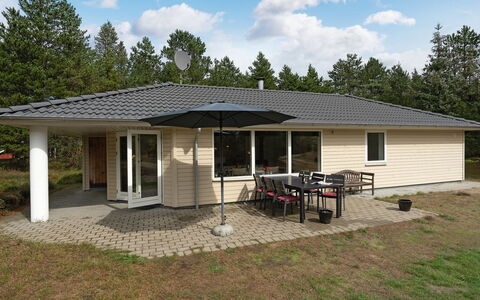 Micke - 3.2Km from the Sea: Sol, Plafond, Piscine, Recours, Conception, Chaise, Daylighting, Hôtel, Villa, Appartement Penthouse
