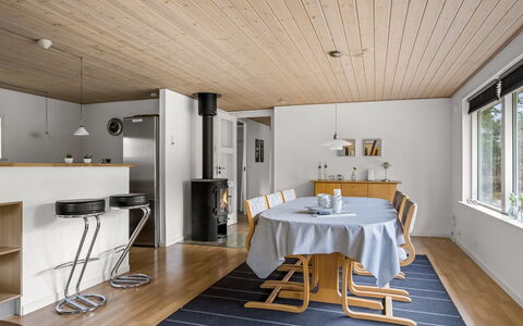 Micke - 3.2Km from the Sea: Arbuste, Design Urbain, Couverture De Sol, Brique, Appartement, Biens, Brickwork, Balcon, Aménagement Paysager