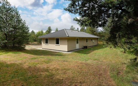 Micke - 3.2Km from the Sea: Arbuste, Design Urbain, Couverture De Sol, Brique, Appartement, Biens, Brickwork, Balcon, Aménagement Paysager