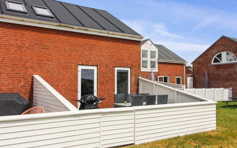Faidra - 2.5Km from the Sea: Fenêtre, Façade, Zone Résidentielle, Domicile, Composite, Fenêtre À Guillotine, Biens, Siding, Daylighting