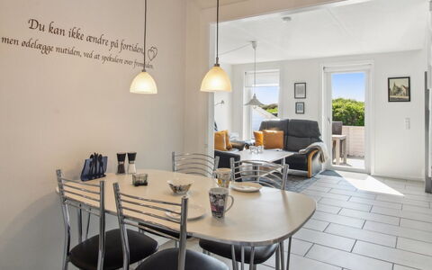 Faidra - 2.5Km from the Sea: Meubles, Design Intérieur, Sol, Sol, Chaise, Table, Plafond, Table Cuisine Et Salle A Manger, Pièce, Salle À Manger