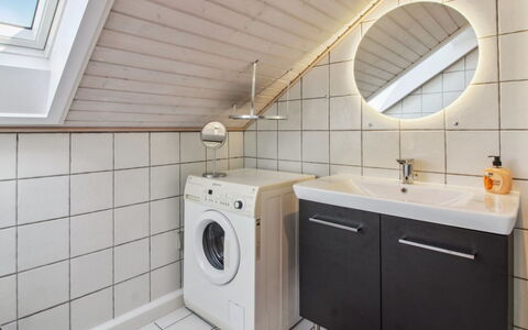Faidra - 2.5Km from the Sea: Sol, Luminaire Plomberie, Design Intérieur, Sol, Plafond, Évier, Robinet, Plomberie, Salle De Bains, Armoire De Toilette