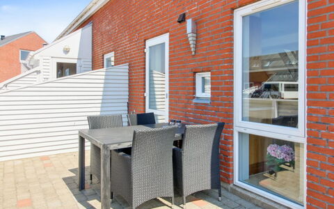 Jasna - 2.3Km from the Sea: Herbe, Bois, Zone Rurale, Arbuste, Chalet, Toit, Plaine, Lot Terre, Domicile, Couverture De Sol