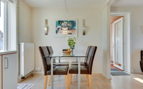 Jovanka - 2.3Km from the Sea: Meubles, Design Intérieur, Sol, Mur, Sol, Bois, Table, Salle À Manger, Plafond, Table Cuisine Et Salle A Manger