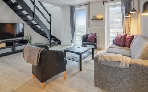 Gaida - 2.3Km from the Sea: Plafond, Sol, Design Intérieur, Sol, Composite, Meubles, Recours, Hôtel, Conception, Daylighting