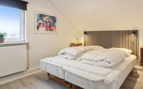 Gaida - 2.3Km from the Sea: Plafond, Sol, Design Intérieur, Sol, Composite, Meubles, Recours, Hôtel, Conception, Daylighting