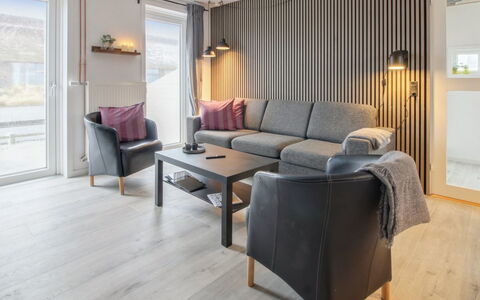 Gaida - 2.3Km from the Sea: Plafond, Sol, Design Intérieur, Sol, Composite, Meubles, Recours, Hôtel, Conception, Daylighting