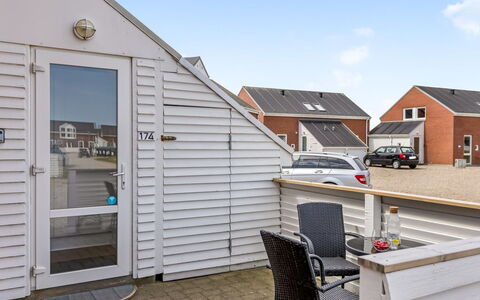 Anelia - 2.3Km from the Sea: Toit, Domicile, Siding, Chalet, Pente, Daylighting, Plate-Forme, Balcon