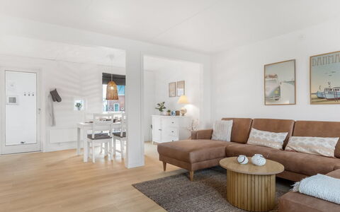 Anelia - 2.3Km from the Sea: Meubles, Design Intérieur, Sol, Sol, Canapé, Parquet, Bois, Salon, Plafond, Pièce