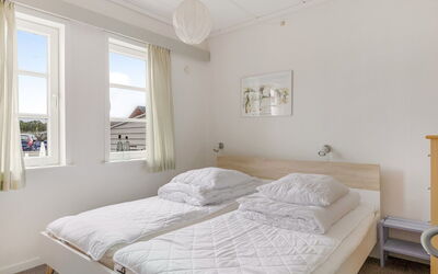 Lynne - 2.3Km from the Sea