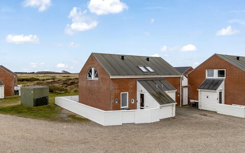 Sighwald - 2.3Km from the Sea: Chalet, Domicile, Maison, Toit, Porche, Biens, Siding, Batiments Jardin, Ferme, Cour