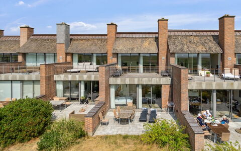 Ønd - 2.5Km from the Sea: Arbuste, Design Urbain, Couverture De Sol, Brique, Appartement, Biens, Brickwork, Balcon, Aménagement Paysager