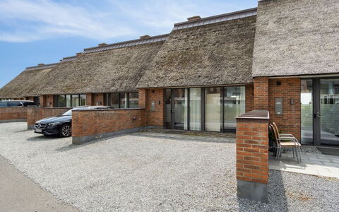 Ønd - 2.5Km from the Sea: Arbuste, Design Urbain, Couverture De Sol, Brique, Appartement, Biens, Brickwork, Balcon, Aménagement Paysager