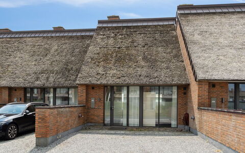Ønd - 2.5Km from the Sea: Arbuste, Design Urbain, Couverture De Sol, Brique, Appartement, Biens, Brickwork, Balcon, Aménagement Paysager