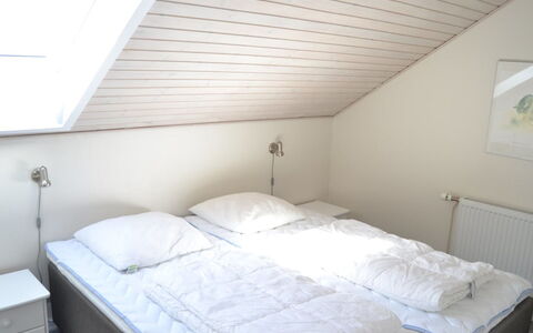 Nayana - 2.3Km from the Sea: Lit, Chambre, Bois, Drap De Lit, Literie, Sol, Design Intérieur, Linge, Sol, Meubles