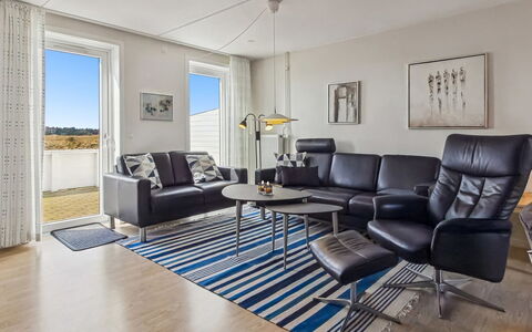 Nayana - 2.3Km from the Sea: Meubles, Sol, Sol, Design Intérieur, Canapé, Salon, Appartement, Domicile, Chaise, Parquet