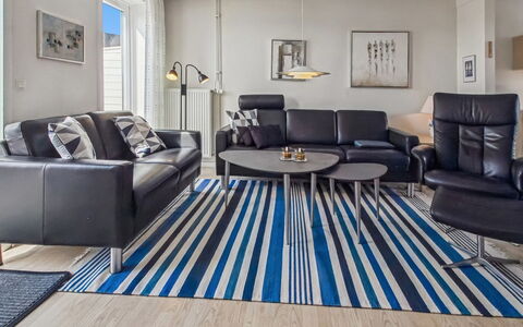 Nayana - 2.3Km from the Sea: Meubles, Design Intérieur, Sol, Canapé, Salon, Sol, Appartement, Parquet, Éclairage, Pièce