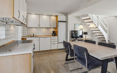 Nayana - 2.3Km from the Sea: Sol, Design Intérieur, Meubles, Plafond, Sol, Cuisine, Pièce, Appartement, Parquet, Comptoir