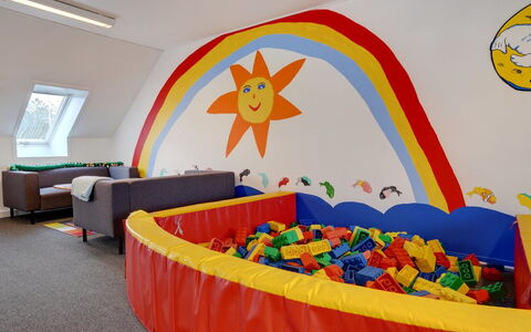 Nayana - 2.3Km from the Sea: Design Intérieur, Sol, Pièce, Plafond, Enfant, Jouer