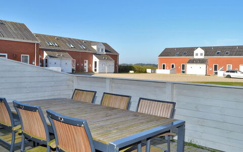 Alfa - 2.3Km from the Sea: Toit, Maison, Lot Terre, Domicile, Chalet, Biens, Batiments Jardin, Ombre, Cabane En Rondins, Aménagement Paysager