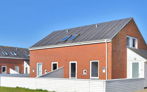 Alfa - 2.3Km from the Sea: Appartement, Ombre, Balcon, Chaise, Clôture, Mobilier De Jardin, Aluminium, Gazon Artificiel