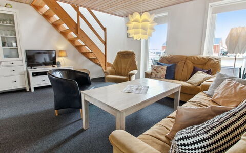 Alfa - 2.3Km from the Sea: Appartement, Ombre, Balcon, Chaise, Clôture, Mobilier De Jardin, Aluminium, Gazon Artificiel