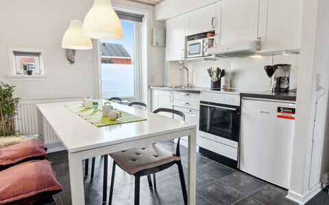 Alfa - 2.3Km from the Sea: Appartement, Ombre, Balcon, Chaise, Clôture, Mobilier De Jardin, Aluminium, Gazon Artificiel