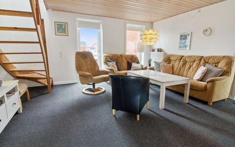 Alfa - 2.3Km from the Sea: Appartement, Ombre, Balcon, Chaise, Clôture, Mobilier De Jardin, Aluminium, Gazon Artificiel