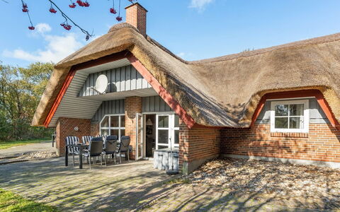Albin - 2.8Km from the Sea: Toit, Maison, Zone Résidentielle, Domicile, Biens, Chalet, Conception