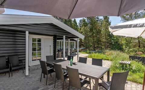 Henriethe - 1.1Km from the Sea: Chalet, Jardin, Siding, Batiments Jardin, Ombre, Cour, Arrière-Cour, Pelouse, Ferme, Aménagement Paysager