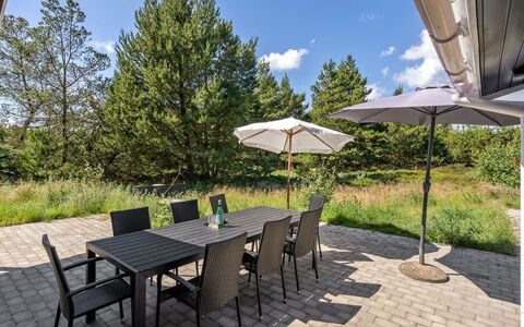 Henriethe - 1.1Km from the Sea: Chalet, Jardin, Siding, Batiments Jardin, Ombre, Cour, Arrière-Cour, Pelouse, Ferme, Aménagement Paysager