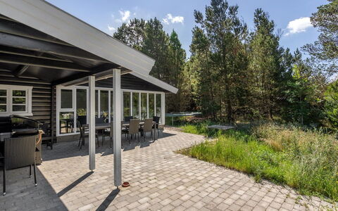 Henriethe - 1.1Km from the Sea: Chalet, Jardin, Siding, Batiments Jardin, Ombre, Cour, Arrière-Cour, Pelouse, Ferme, Aménagement Paysager