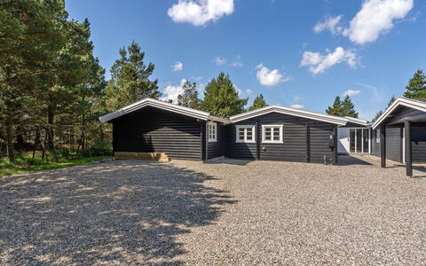 Henriethe - 1.1Km from the Sea: Chalet, Jardin, Siding, Batiments Jardin, Ombre, Cour, Arrière-Cour, Pelouse, Ferme, Aménagement Paysager