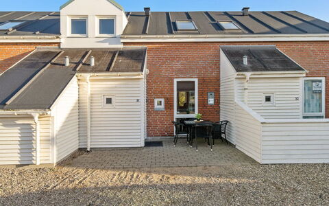 Enita - 2.3Km from the Sea: Meubles, Canapé, Design Intérieur, Sol, Salon, Sol, Throw Pillow, Pièce, Oreiller
