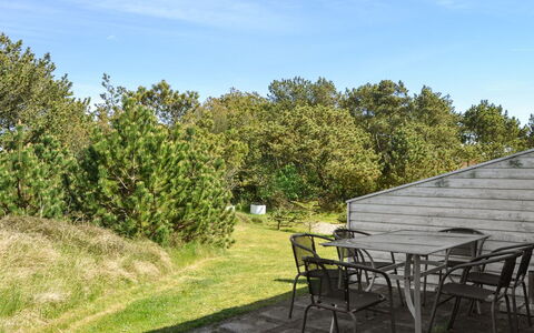 Aya - 2.3Km from the Sea: Bâtiment, Maison, Fenêtre, Domicile, Toit, Zone Résidentielle, Arbuste, Chalet, Lot Terre