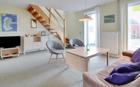 Aya - 2.3Km from the Sea: Bâtiment, Maison, Fenêtre, Domicile, Toit, Zone Résidentielle, Arbuste, Chalet, Lot Terre