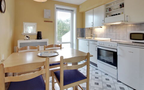 Aya - 2.3Km from the Sea: Bâtiment, Maison, Fenêtre, Domicile, Toit, Zone Résidentielle, Arbuste, Chalet, Lot Terre