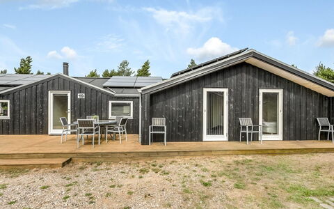 Lav - 3.8Km from the Sea: Maison, Domicile, Toit, Chalet, Biens, Aménagement Paysager, Batiments Jardin, Siding, Ferme