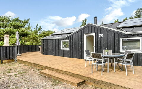 Lav - 3.8Km from the Sea: Maison, Domicile, Toit, Chalet, Biens, Aménagement Paysager, Batiments Jardin, Siding, Ferme