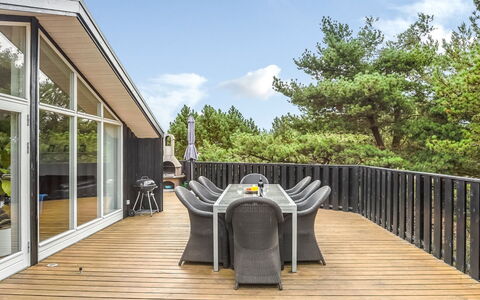 Lav - 3.8Km from the Sea: Maison, Domicile, Toit, Chalet, Biens, Aménagement Paysager, Batiments Jardin, Siding, Ferme