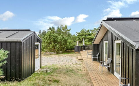 Lav - 3.8Km from the Sea: Maison, Domicile, Toit, Chalet, Biens, Aménagement Paysager, Batiments Jardin, Siding, Ferme