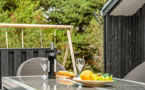 Lav - 3.8Km from the Sea: Toit, Maison, Zone Résidentielle, Domicile, Biens, Chalet, Conception